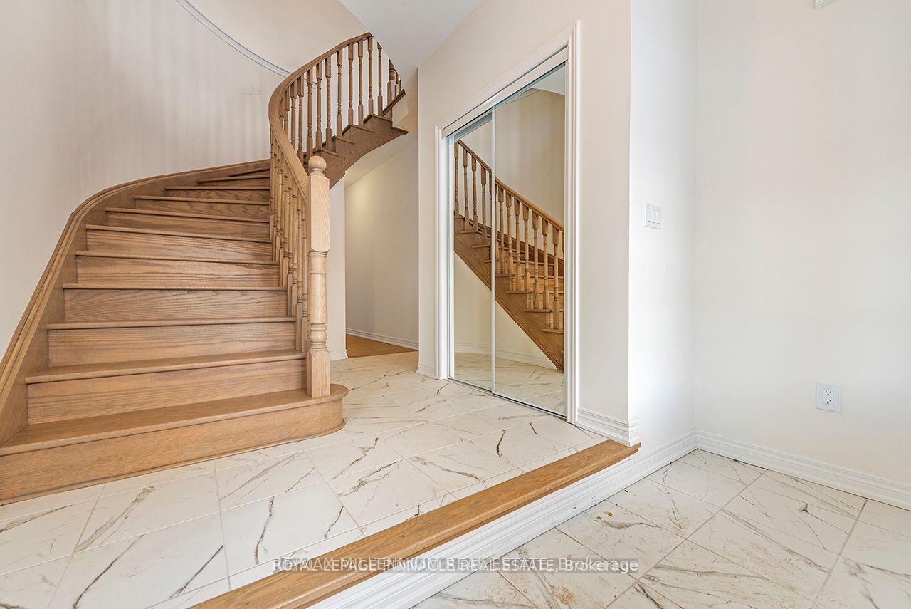 Photo 2 of 3904 Koenig Road, Burlington, Alton — HOMEH