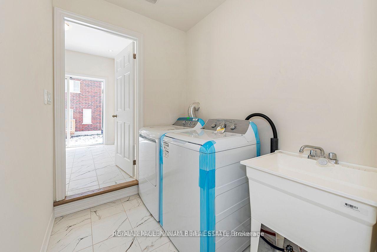 Photo 14 of 3904 Koenig Road, Burlington, Alton — HOMEH