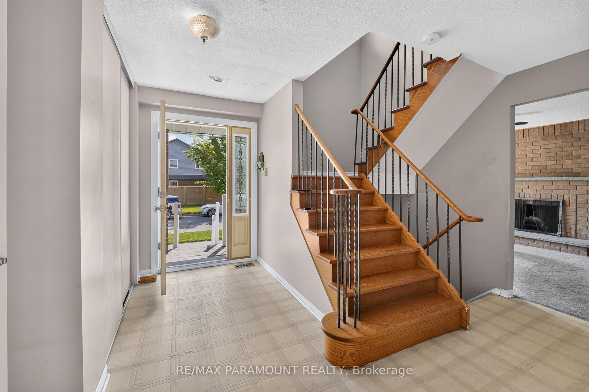 Photo 5 of 177 Weybridge Trail, Brampton, Madoc — HOMEH