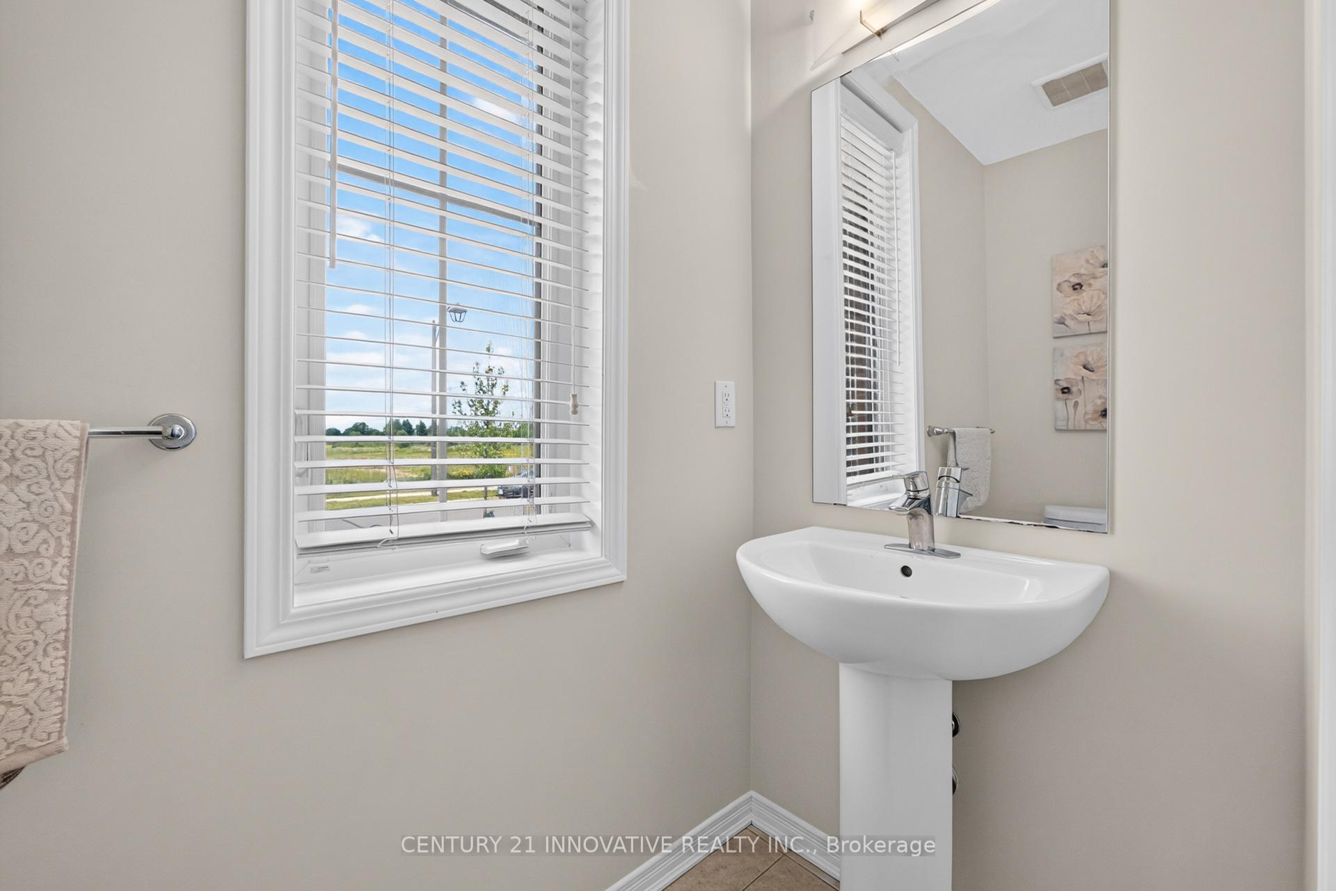 Photo 6 of 4 Midhurst Heights, Hamilton, Stoney Creek Mountain — HOMEH