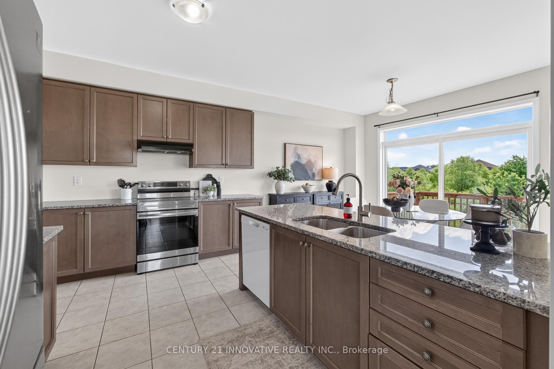 Photo 17 of 4 Midhurst Heights, Hamilton, Stoney Creek Mountain — HOMEH