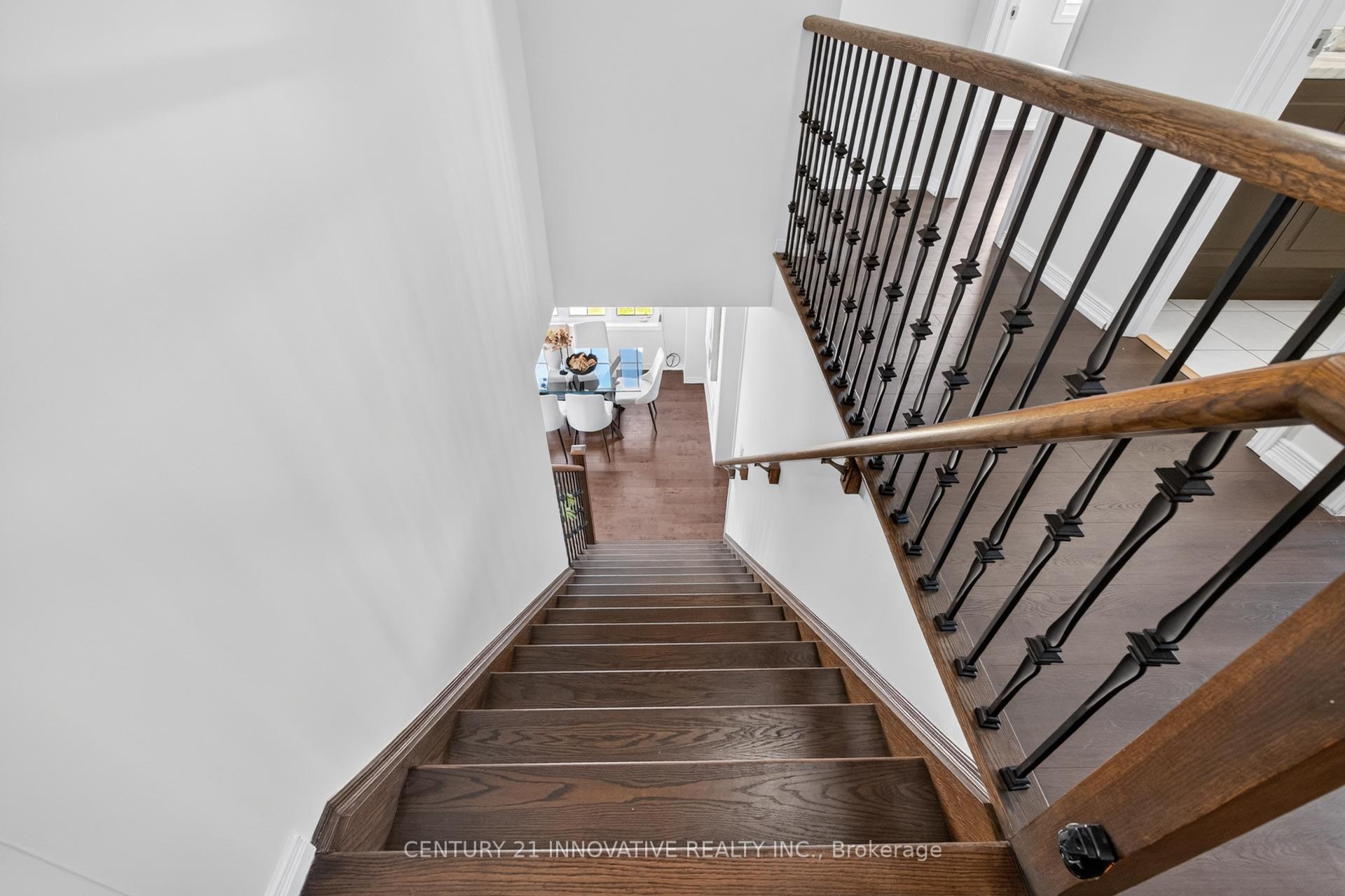 Photo 18 of 4 Midhurst Heights, Hamilton, Stoney Creek Mountain — HOMEH