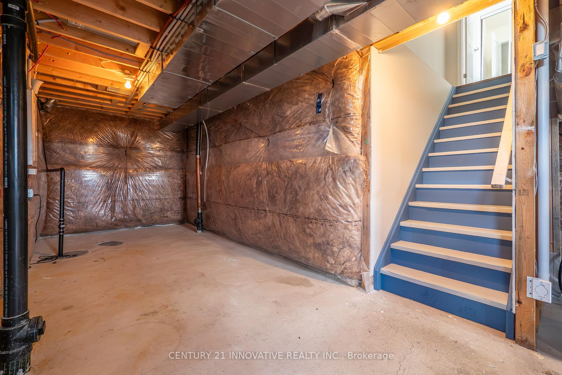 Photo 37 of 4 Midhurst Heights, Hamilton, Stoney Creek Mountain — HOMEH