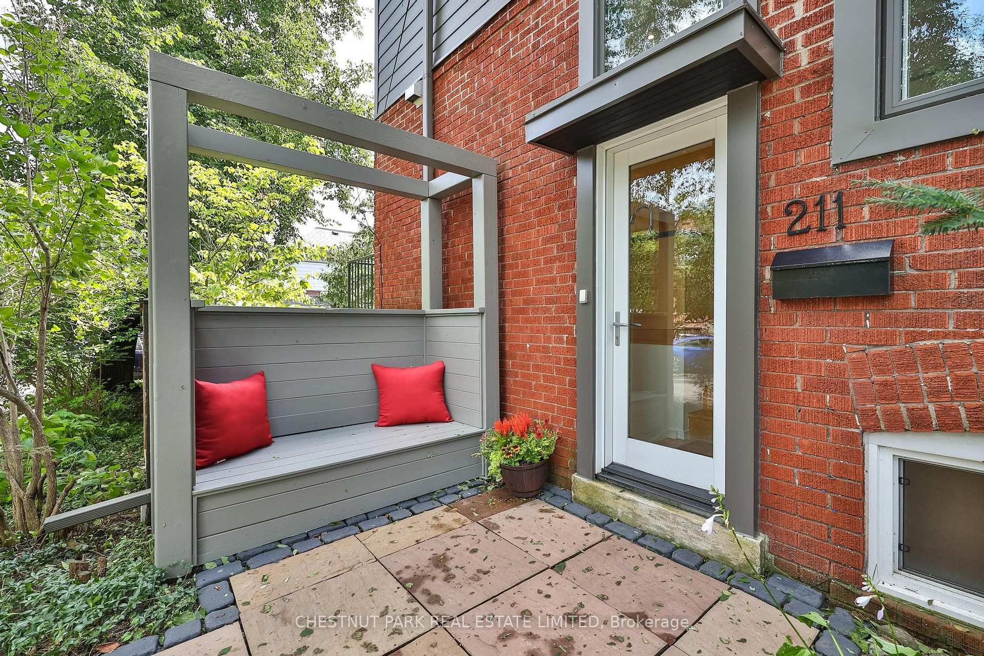 Photo 3 of 211 Snowdon Avenue, Toronto, Lawrence Park North — HOMEH