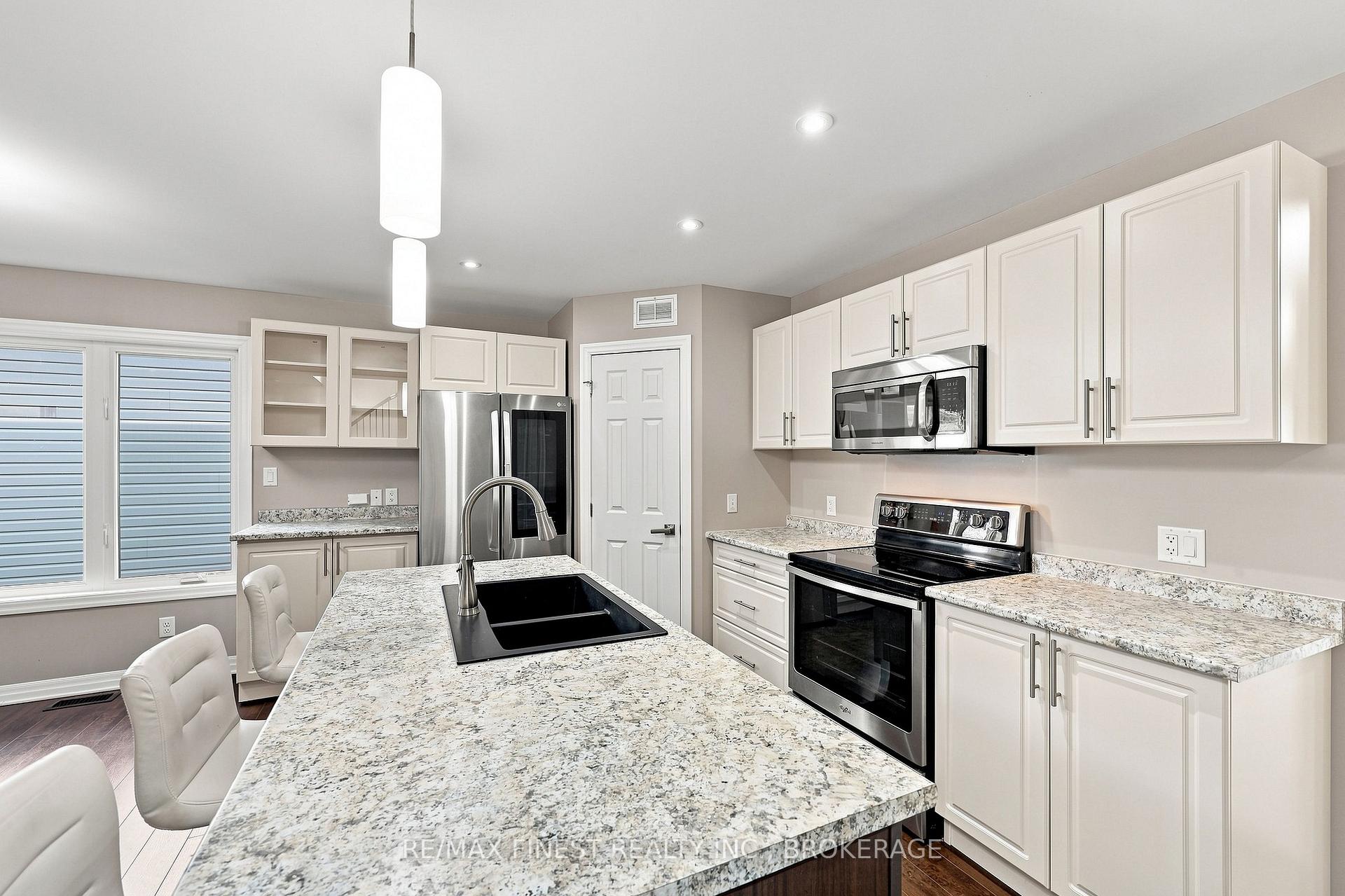 Photo 19 of 1660 Crimson Crescent, Kingston, City Northwest — HOMEH