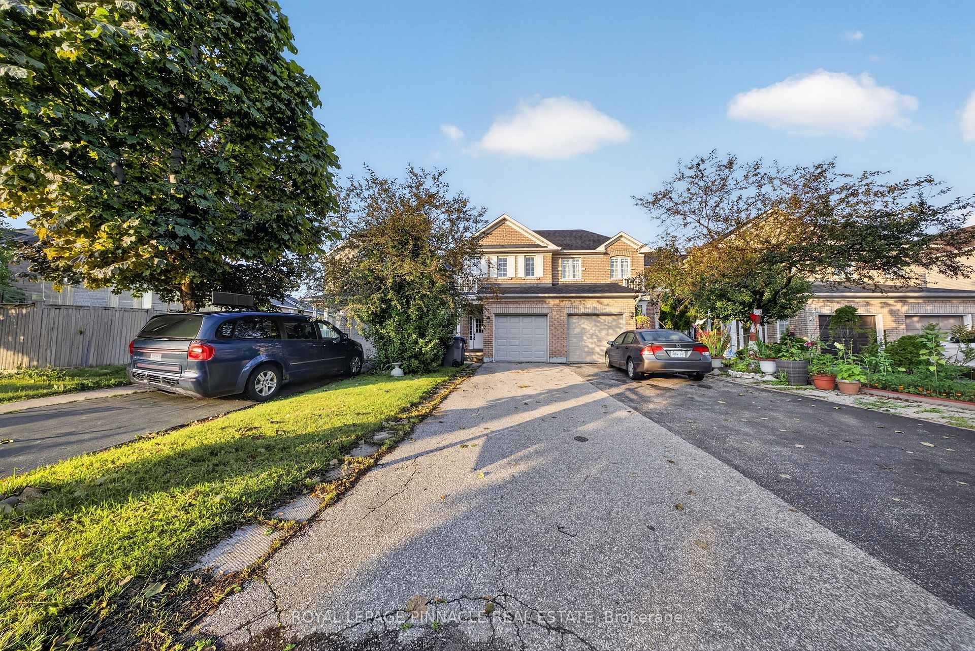 Photo 2 of 787 Avocado Crescent, Mississauga, Meadowvale Village — HOMEH