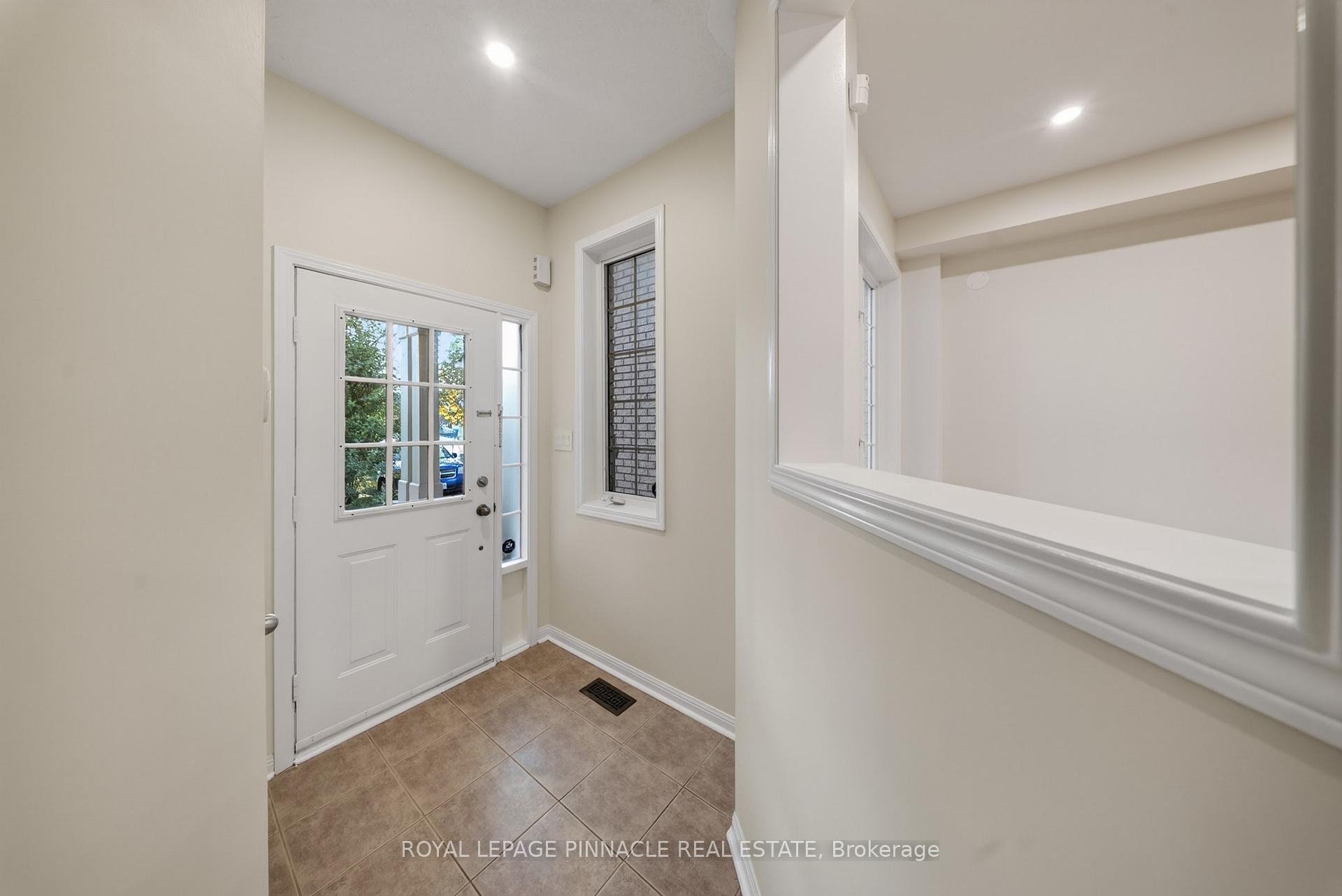 Photo 5 of 787 Avocado Crescent, Mississauga, Meadowvale Village — HOMEH