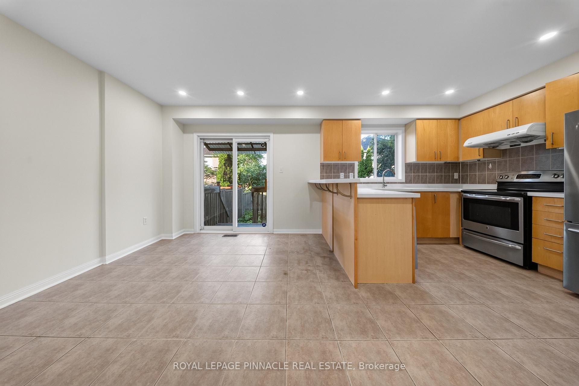 Photo 8 of 787 Avocado Crescent, Mississauga, Meadowvale Village — HOMEH
