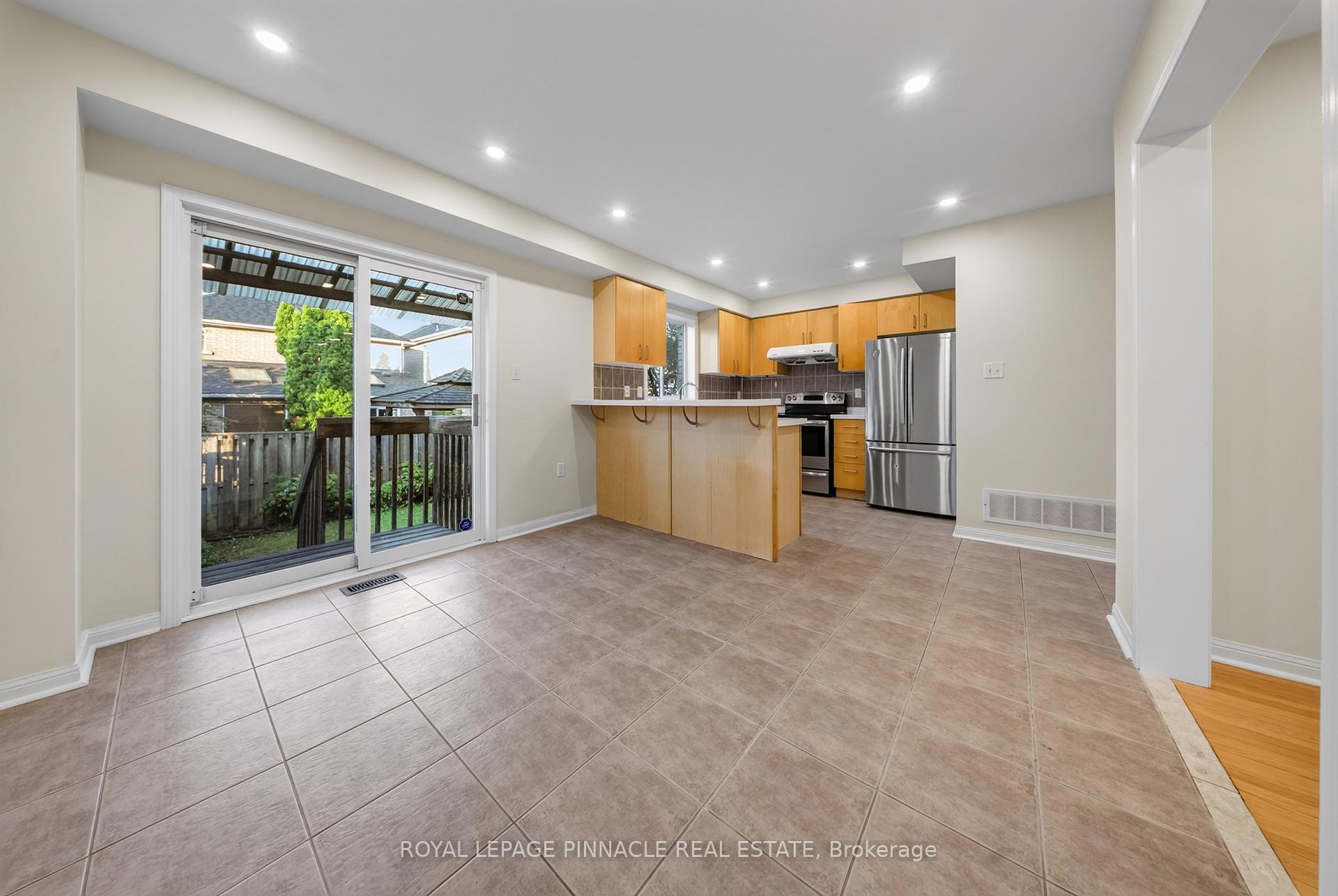 Photo 9 of 787 Avocado Crescent, Mississauga, Meadowvale Village — HOMEH