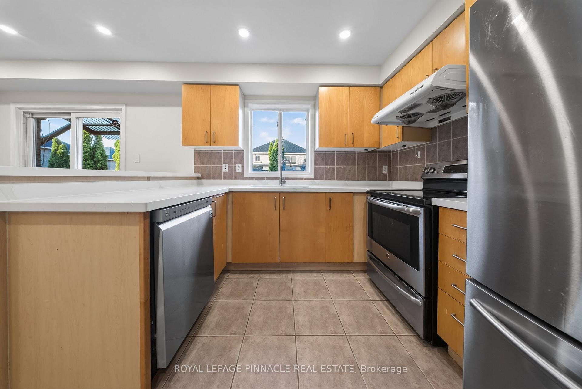 Photo 10 of 787 Avocado Crescent, Mississauga, Meadowvale Village — HOMEH