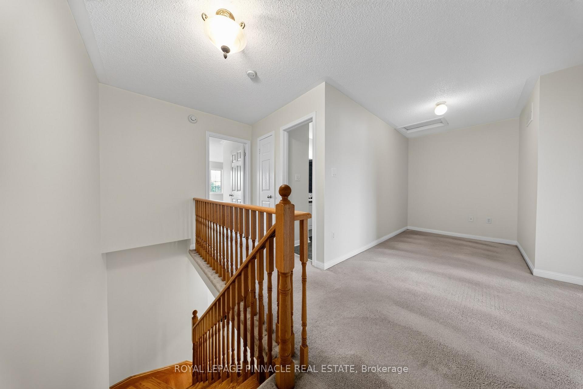 Photo 16 of 787 Avocado Crescent, Mississauga, Meadowvale Village — HOMEH