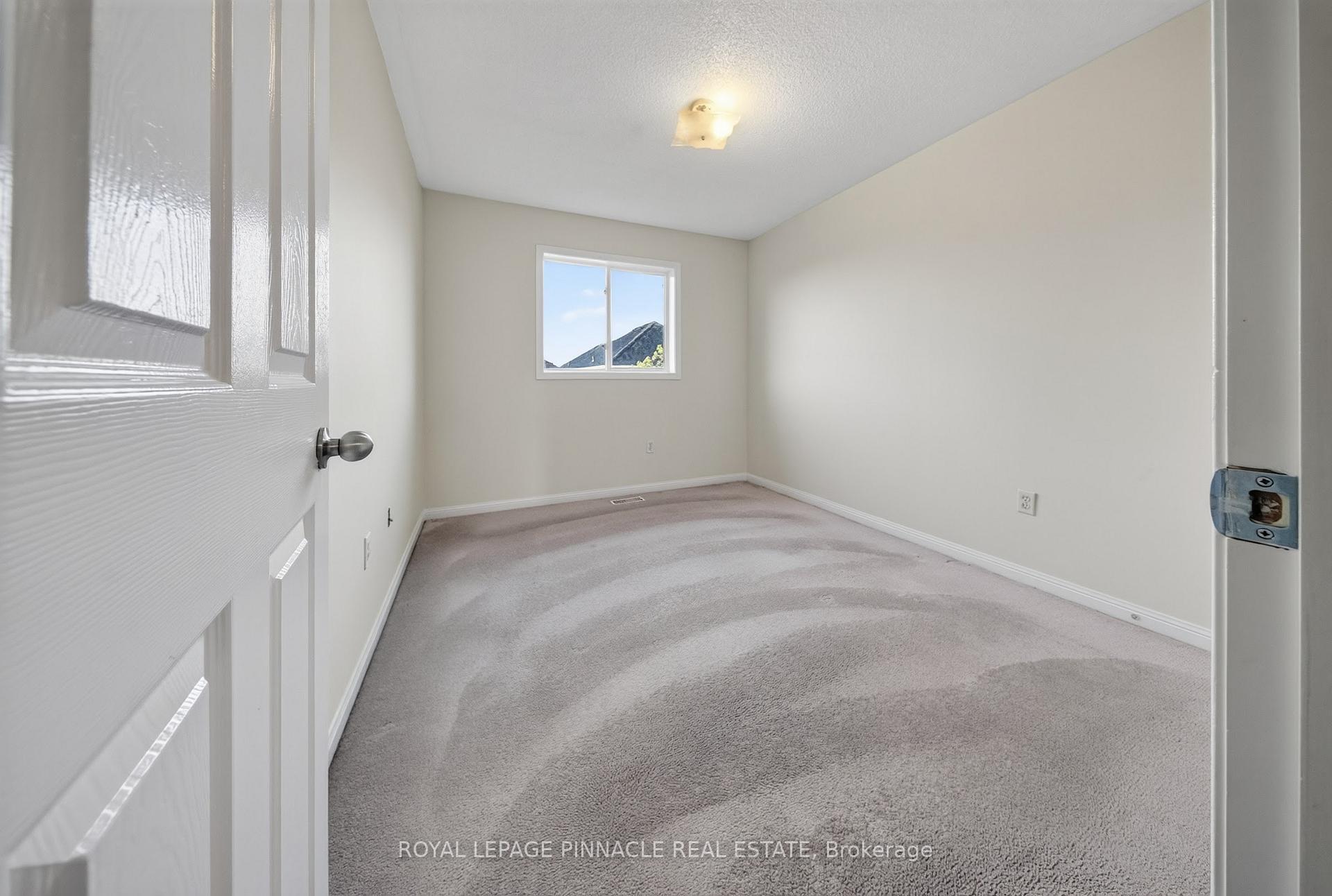 Photo 18 of 787 Avocado Crescent, Mississauga, Meadowvale Village — HOMEH