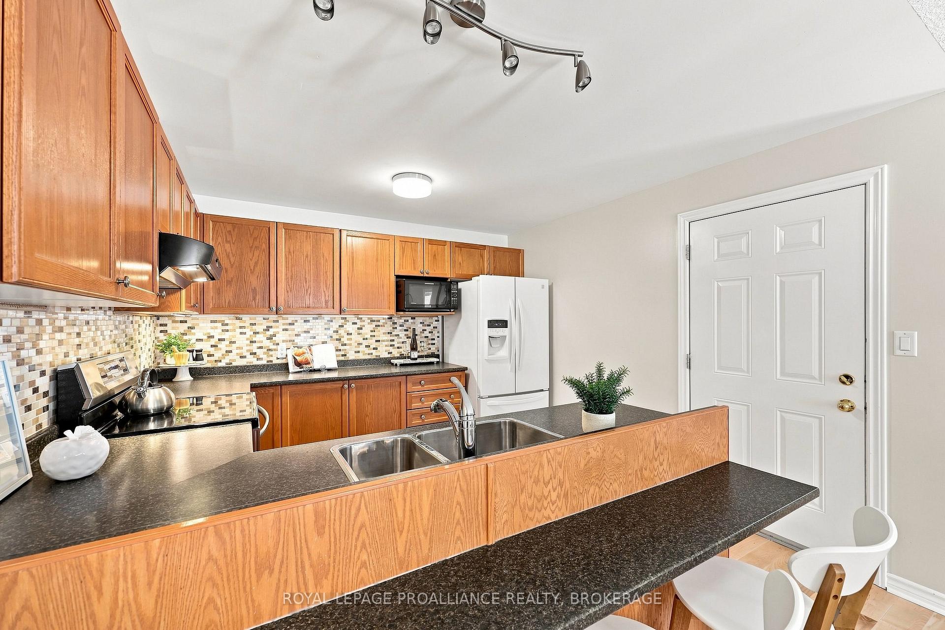 Photo 13 of 69 Wiley Street, Kingston, Rideau — HOMEH