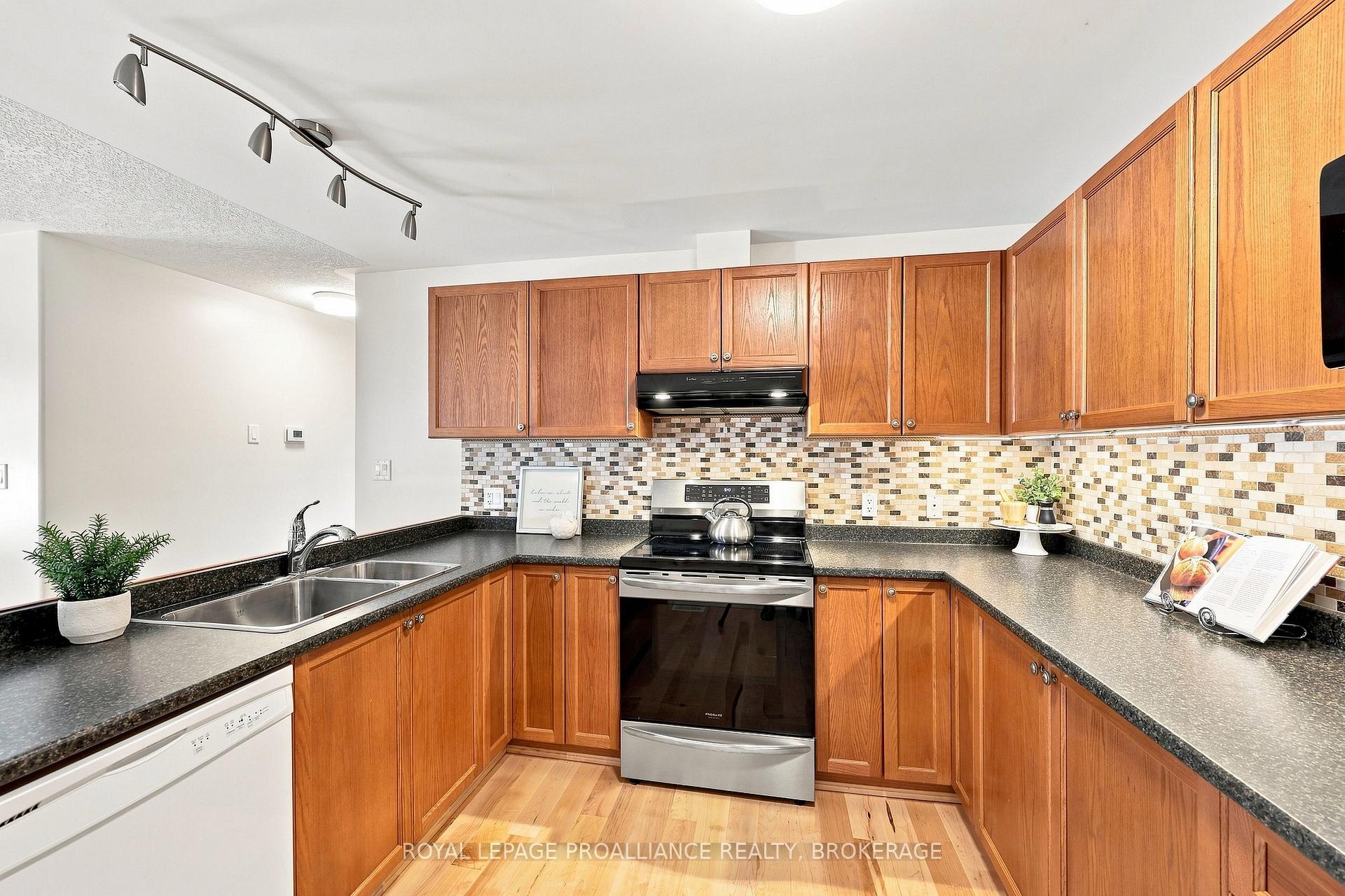 Photo 15 of 69 Wiley Street, Kingston, Rideau — HOMEH