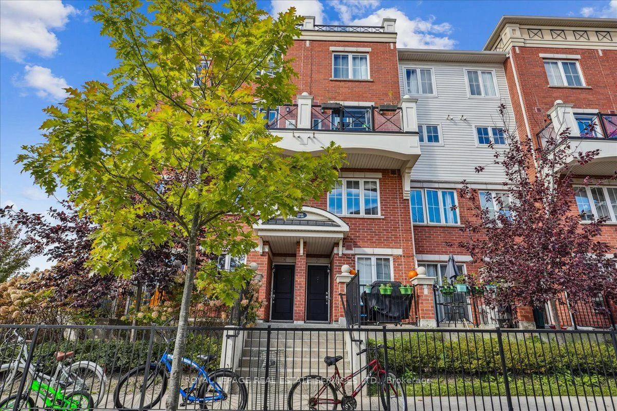 Photo 3 of Unit 38, 2480 Post Road, Oakville, River Oaks — HOMEH