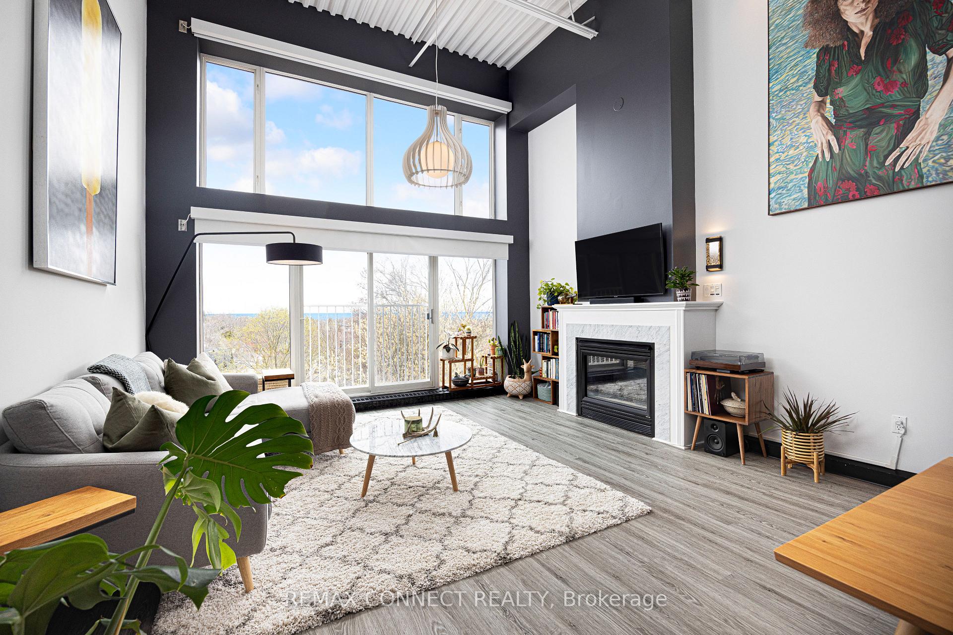Photo 3 of Unit 4, 517 Kingston Road, Toronto, The Beaches — HOMEH