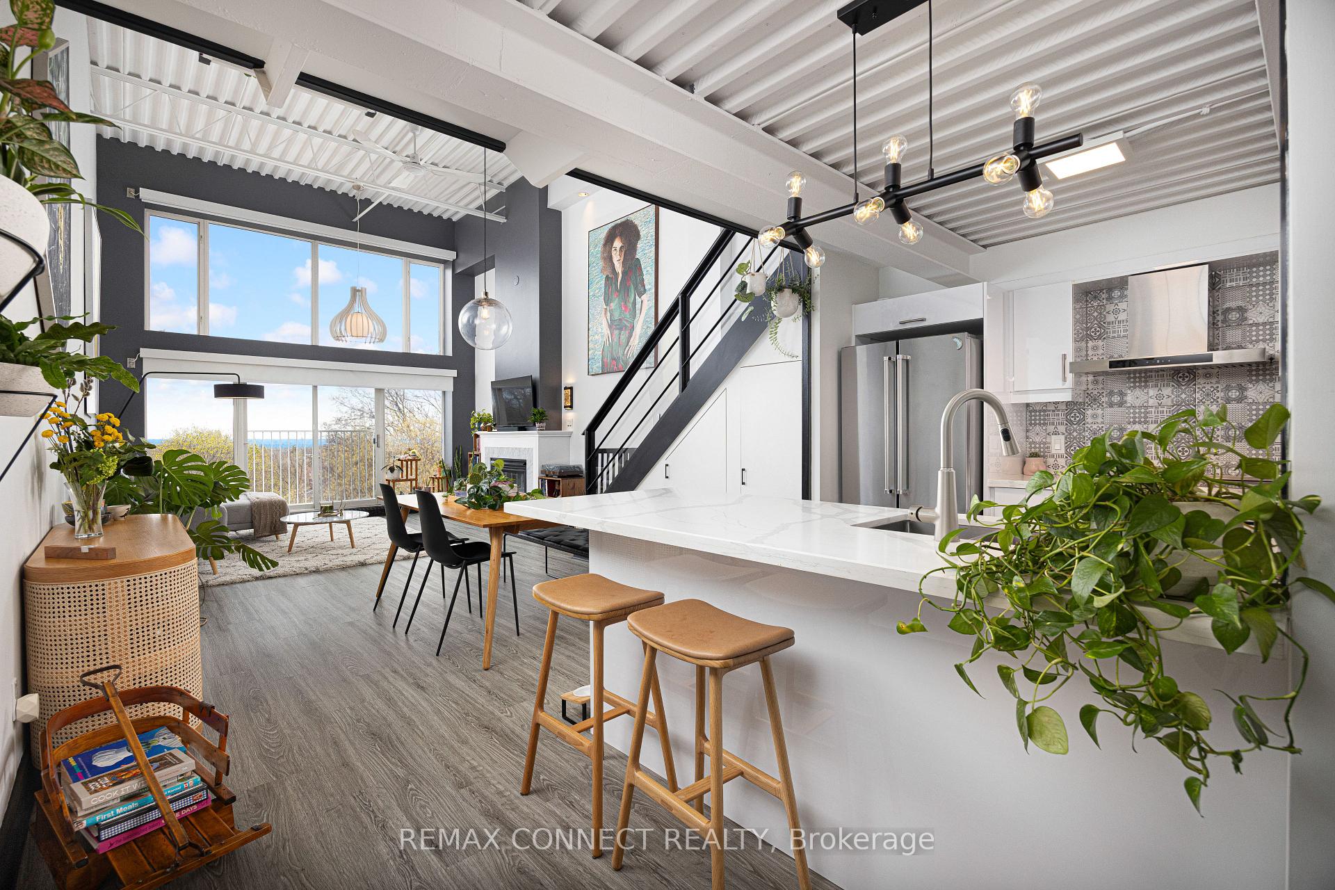 Photo 4 of Unit 4, 517 Kingston Road, Toronto, The Beaches — HOMEH