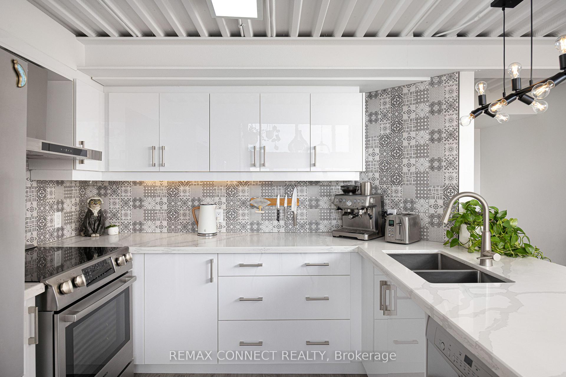 Photo 18 of Unit 4, 517 Kingston Road, Toronto, The Beaches — HOMEH