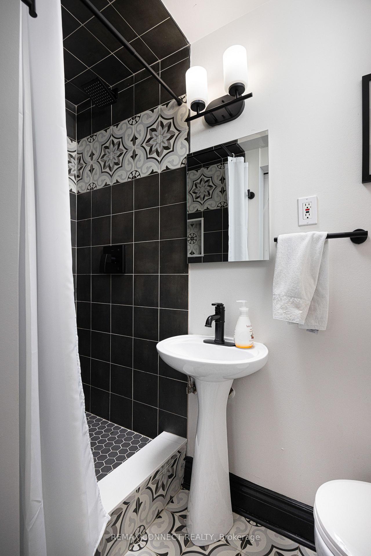 Photo 22 of Unit 4, 517 Kingston Road, Toronto, The Beaches — HOMEH