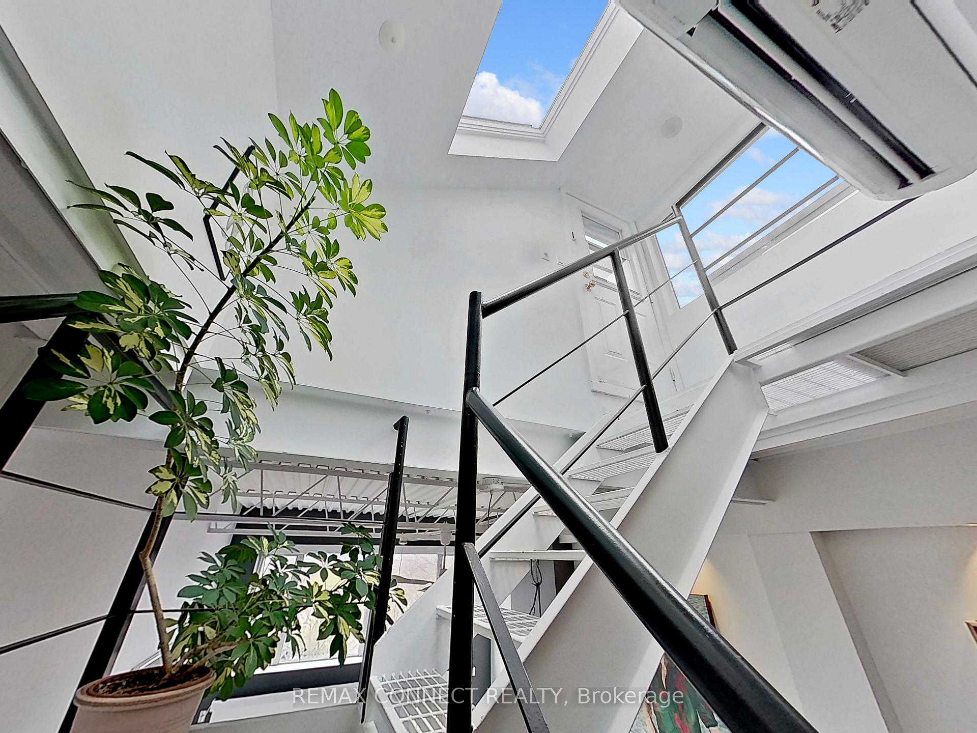 Photo 32 of Unit 4, 517 Kingston Road, Toronto, The Beaches — HOMEH