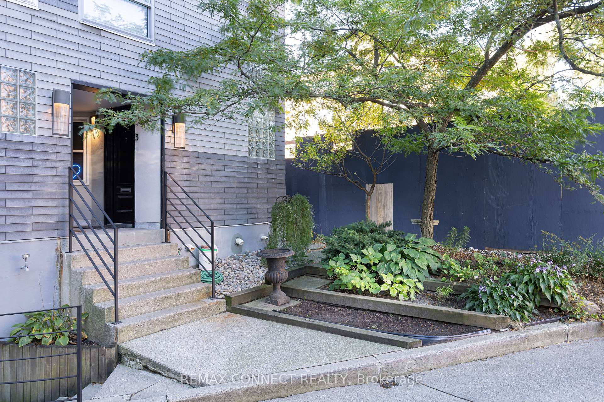 Photo 40 of Unit 4, 517 Kingston Road, Toronto, The Beaches — HOMEH