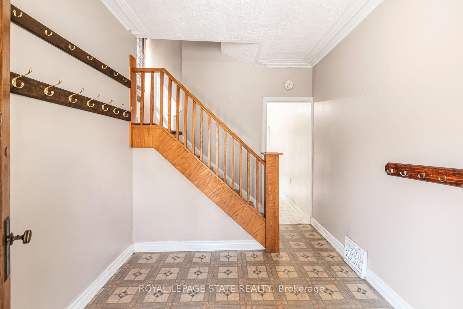 Photo 7 of 75 Kensington Avenue N, Hamilton, Crown Point — HOMEH
