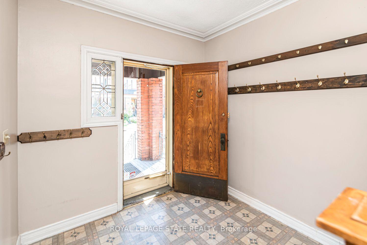 Photo 8 of 75 Kensington Avenue N, Hamilton, Crown Point — HOMEH