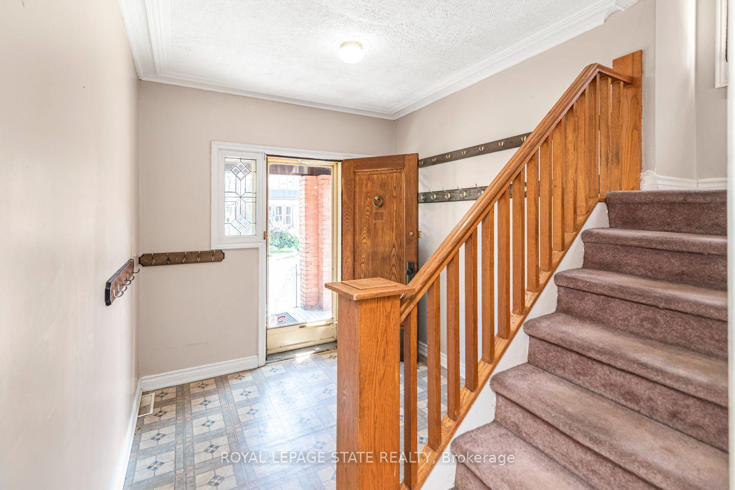 Photo 9 of 75 Kensington Avenue N, Hamilton, Crown Point — HOMEH