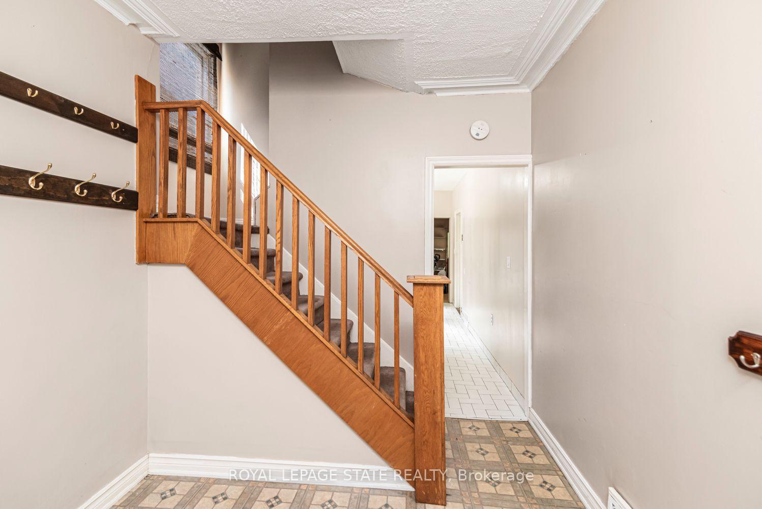 Photo 10 of 75 Kensington Avenue N, Hamilton, Crown Point — HOMEH