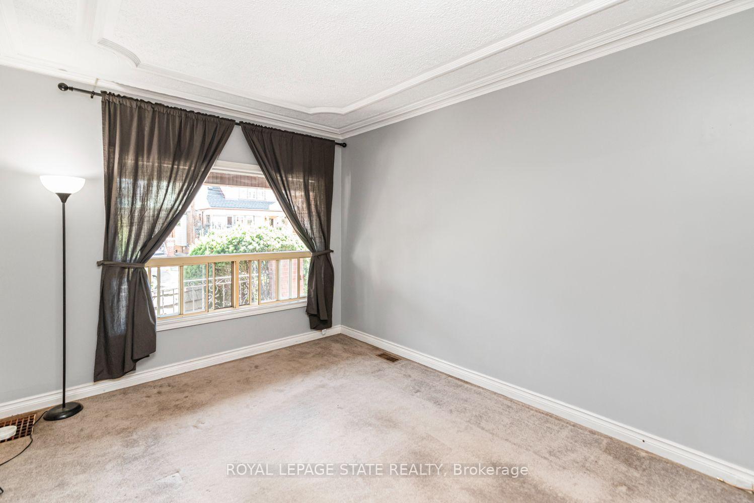 Photo 12 of 75 Kensington Avenue N, Hamilton, Crown Point — HOMEH