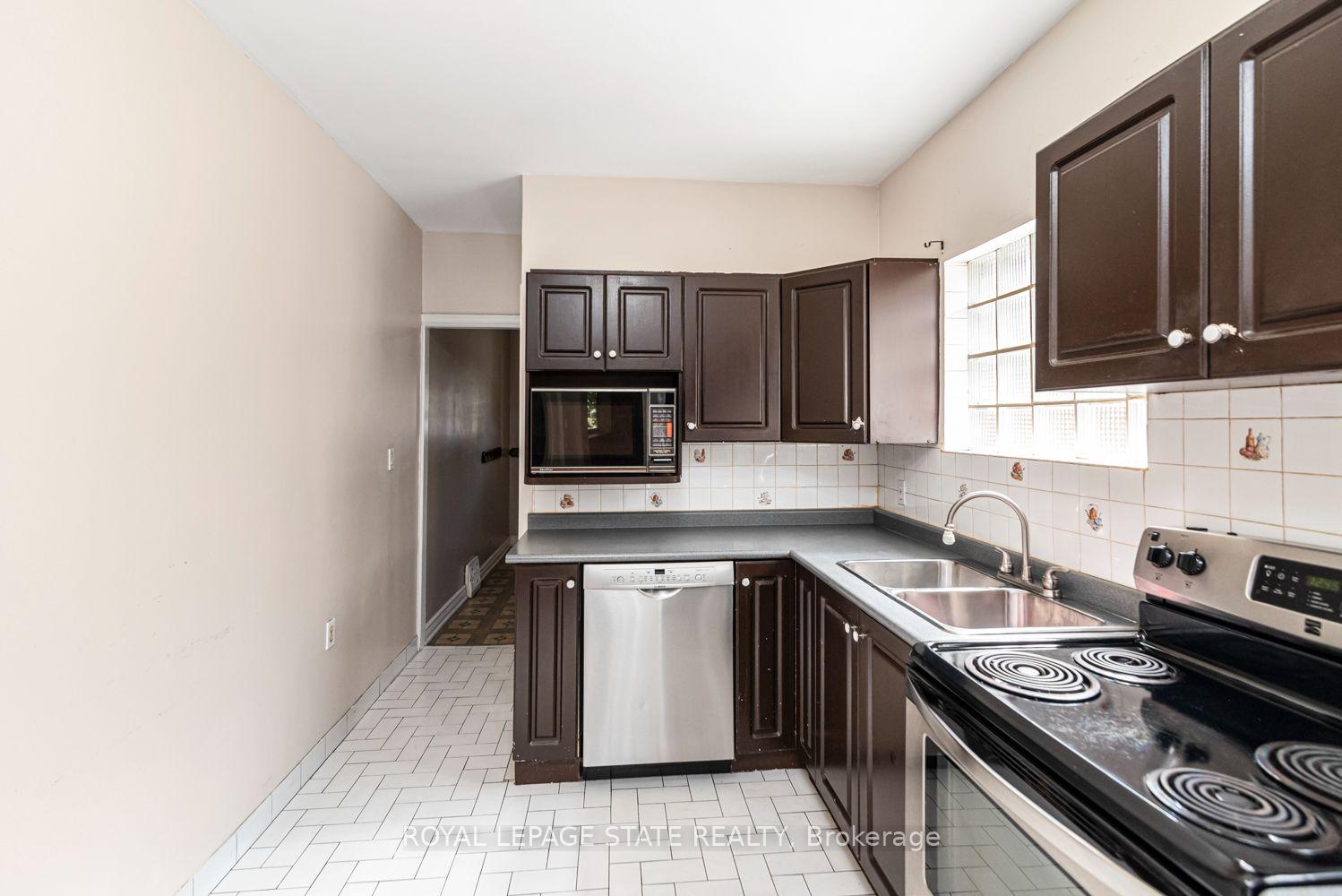 Photo 18 of 75 Kensington Avenue N, Hamilton, Crown Point — HOMEH