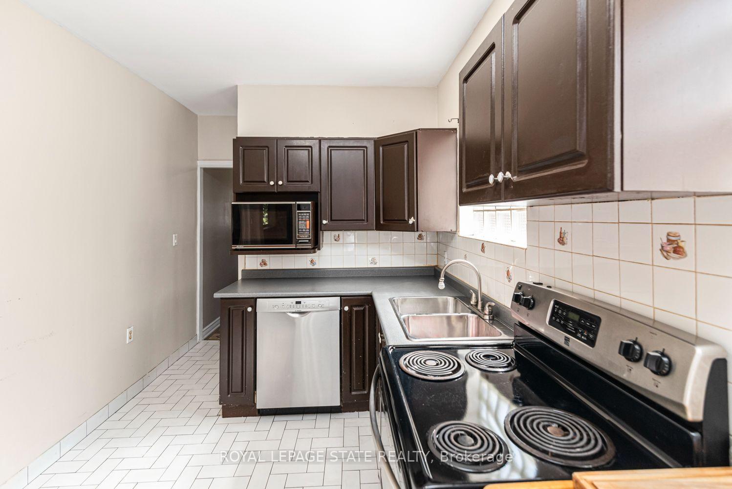 Photo 20 of 75 Kensington Avenue N, Hamilton, Crown Point — HOMEH