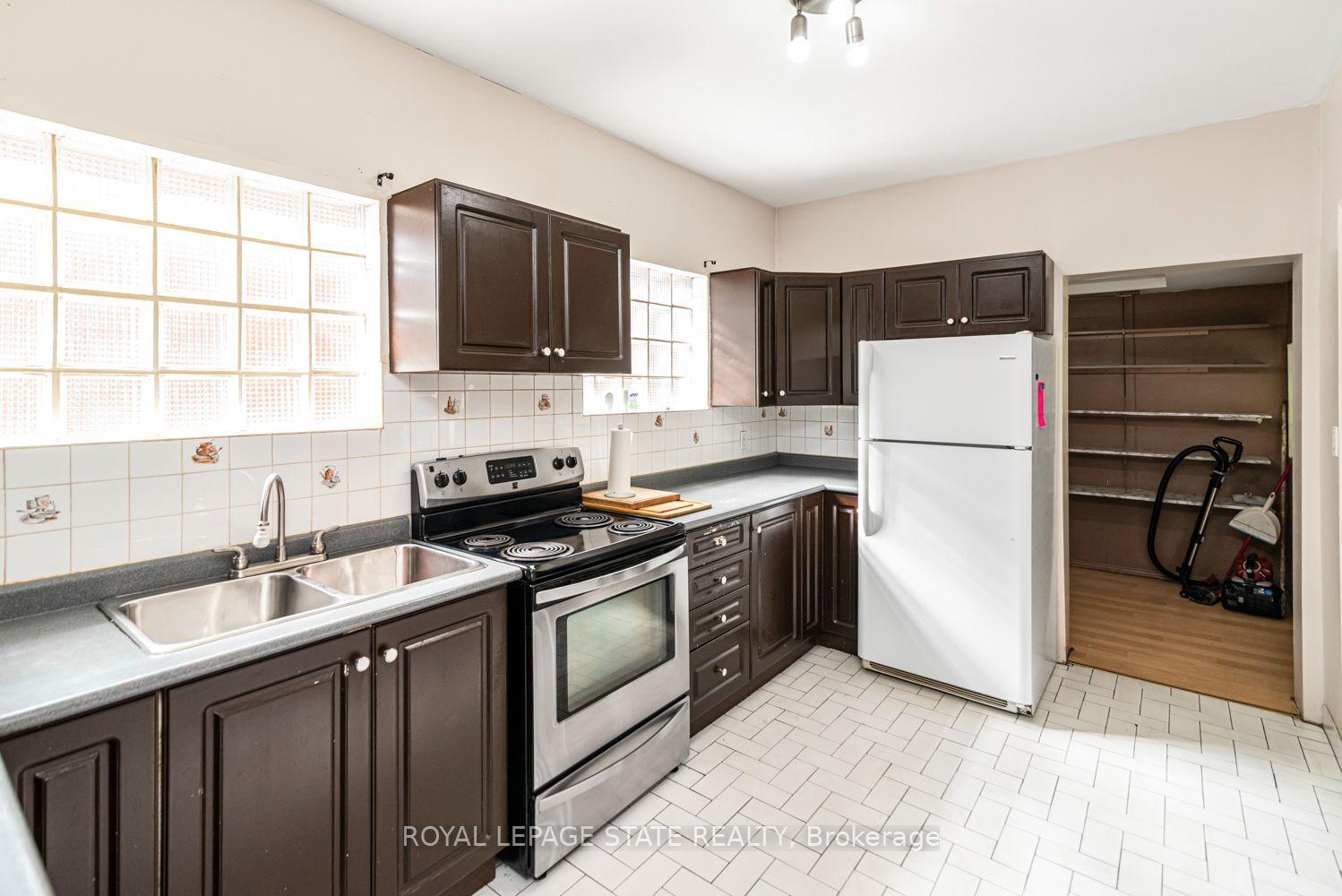 Photo 21 of 75 Kensington Avenue N, Hamilton, Crown Point — HOMEH