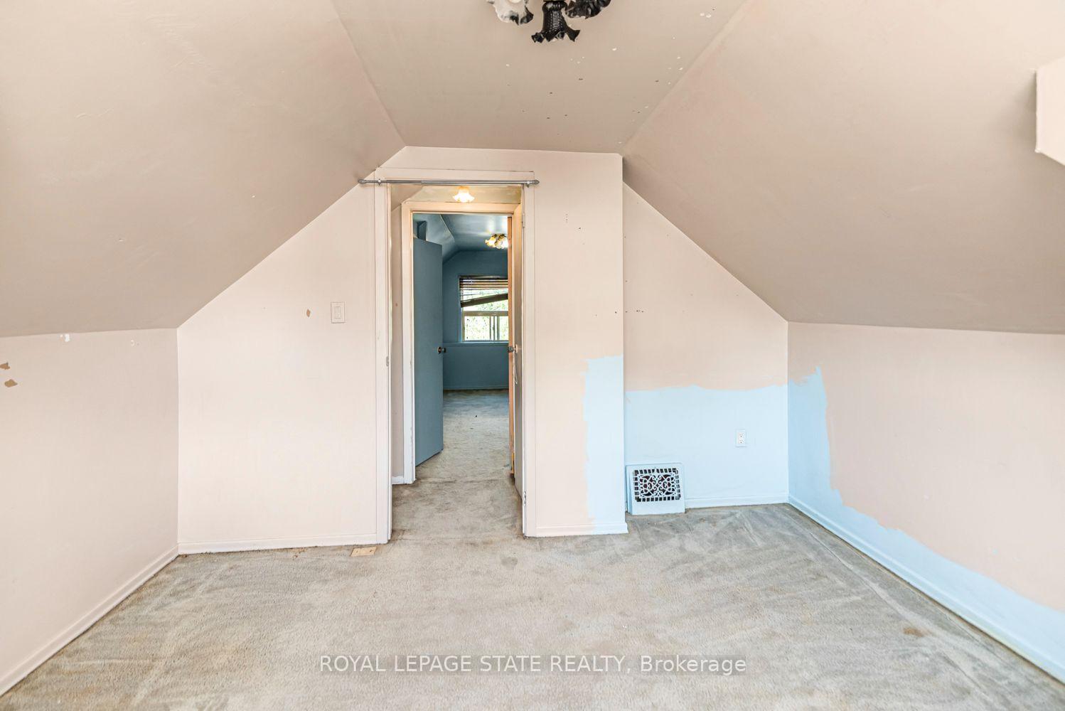 Photo 31 of 75 Kensington Avenue N, Hamilton, Crown Point — HOMEH