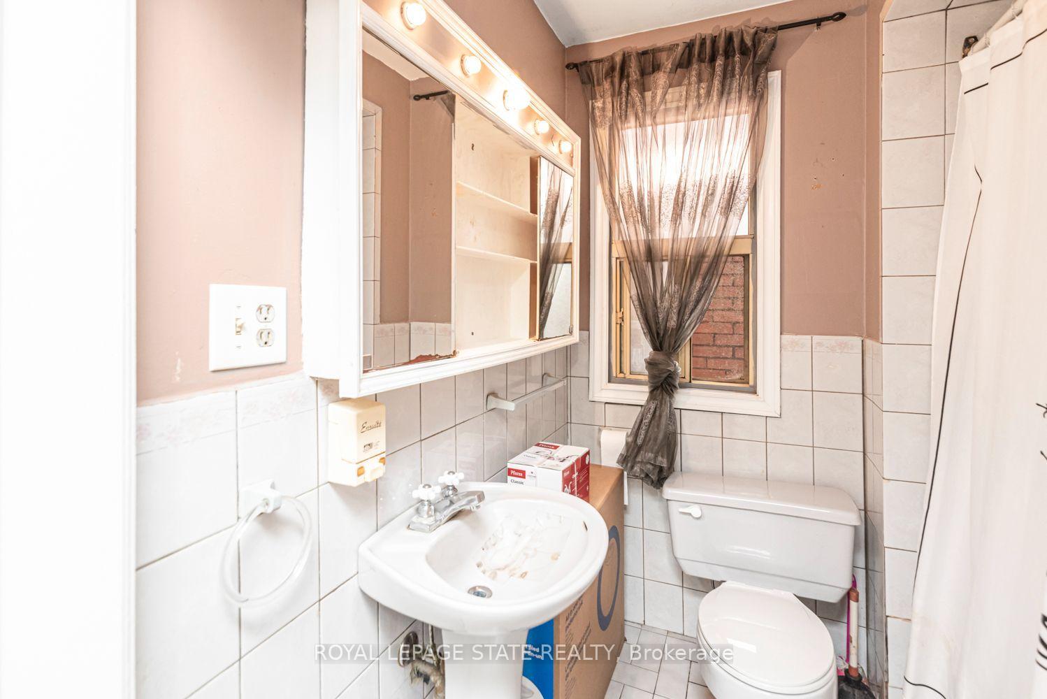 Photo 42 of 75 Kensington Avenue N, Hamilton, Crown Point — HOMEH