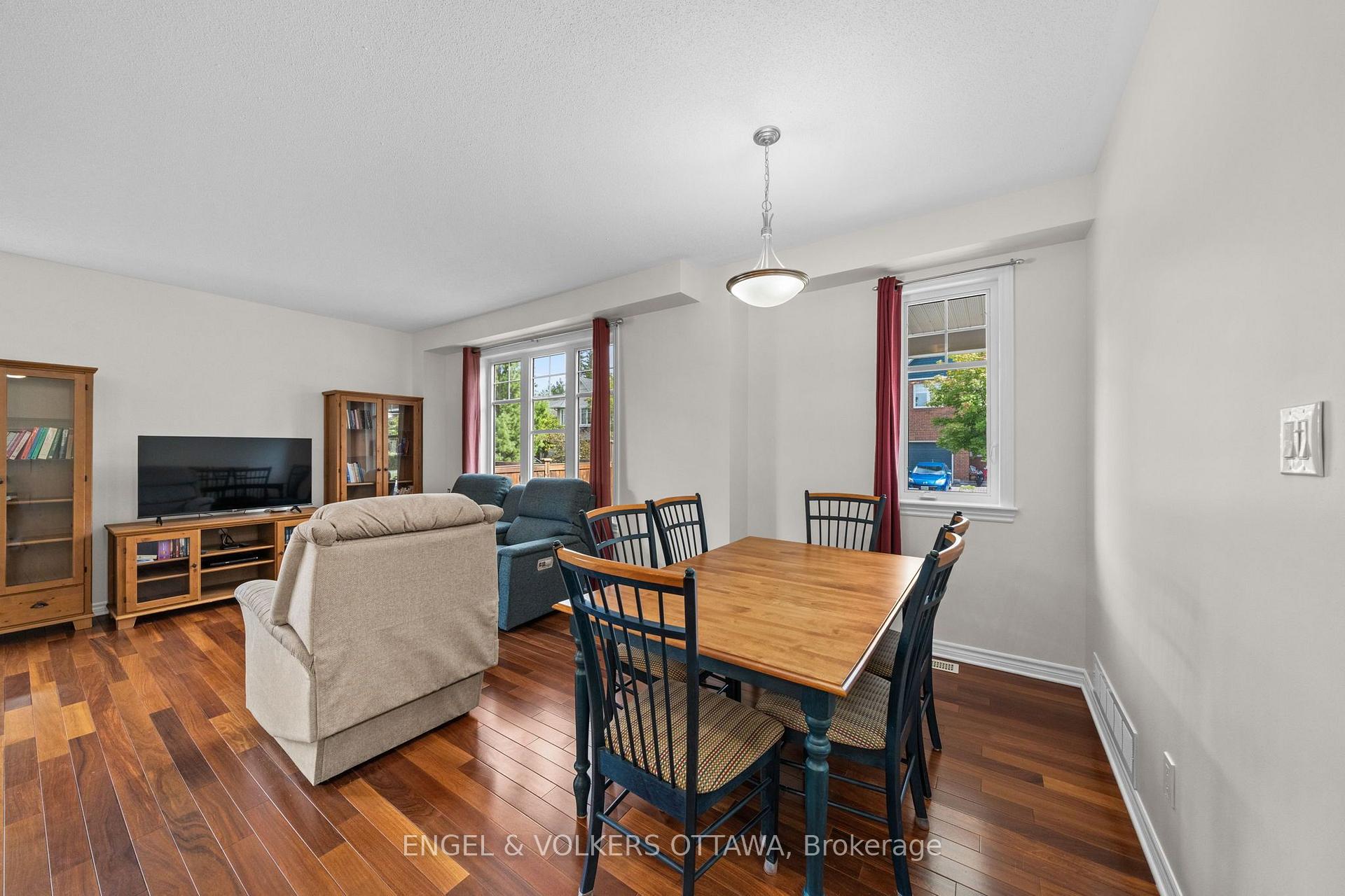 Photo 8 of 268 Horseshoe Crescent, Ottawa, Stittsville (North) — HOMEH