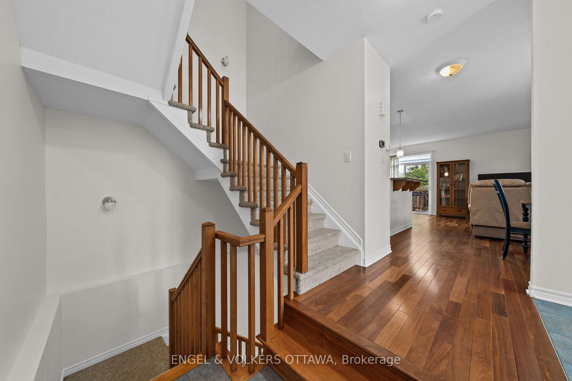 Photo 11 of 268 Horseshoe Crescent, Ottawa, Stittsville (North) — HOMEH