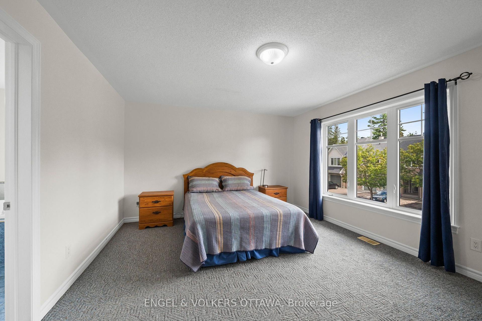 Photo 15 of 268 Horseshoe Crescent, Ottawa, Stittsville (North) — HOMEH