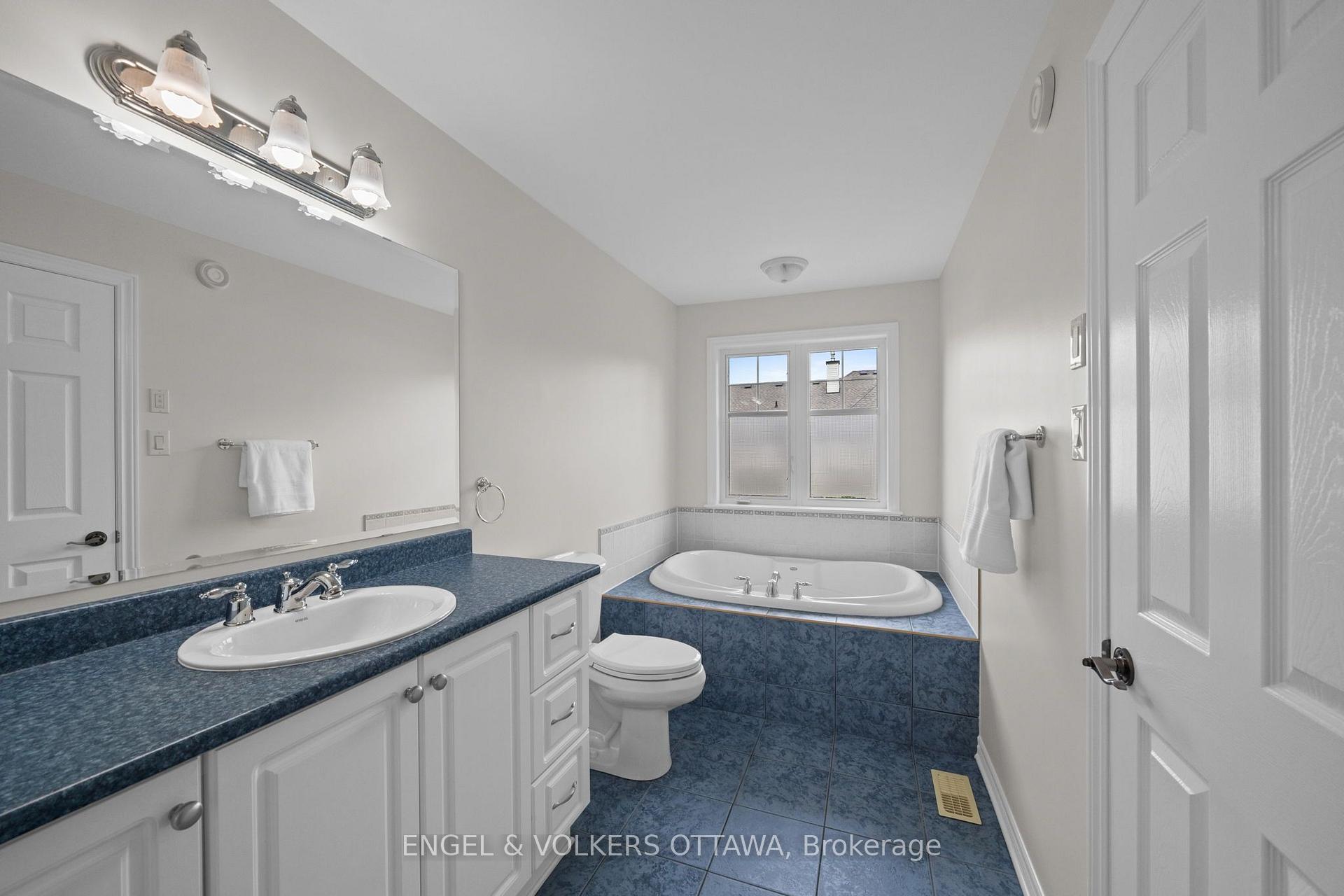 Photo 18 of 268 Horseshoe Crescent, Ottawa, Stittsville (North) — HOMEH