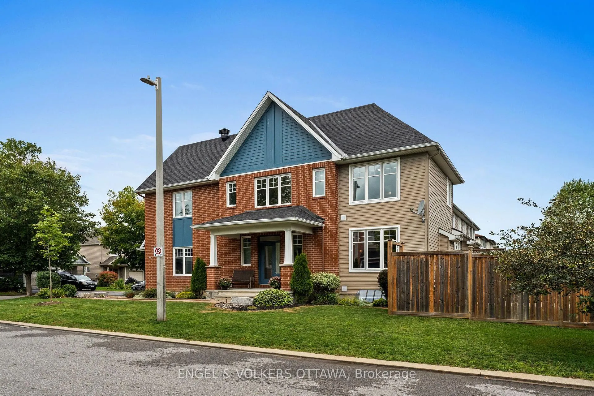 Photo 2 of 268 Horseshoe Crescent, Ottawa, Stittsville (North) — HOMEH