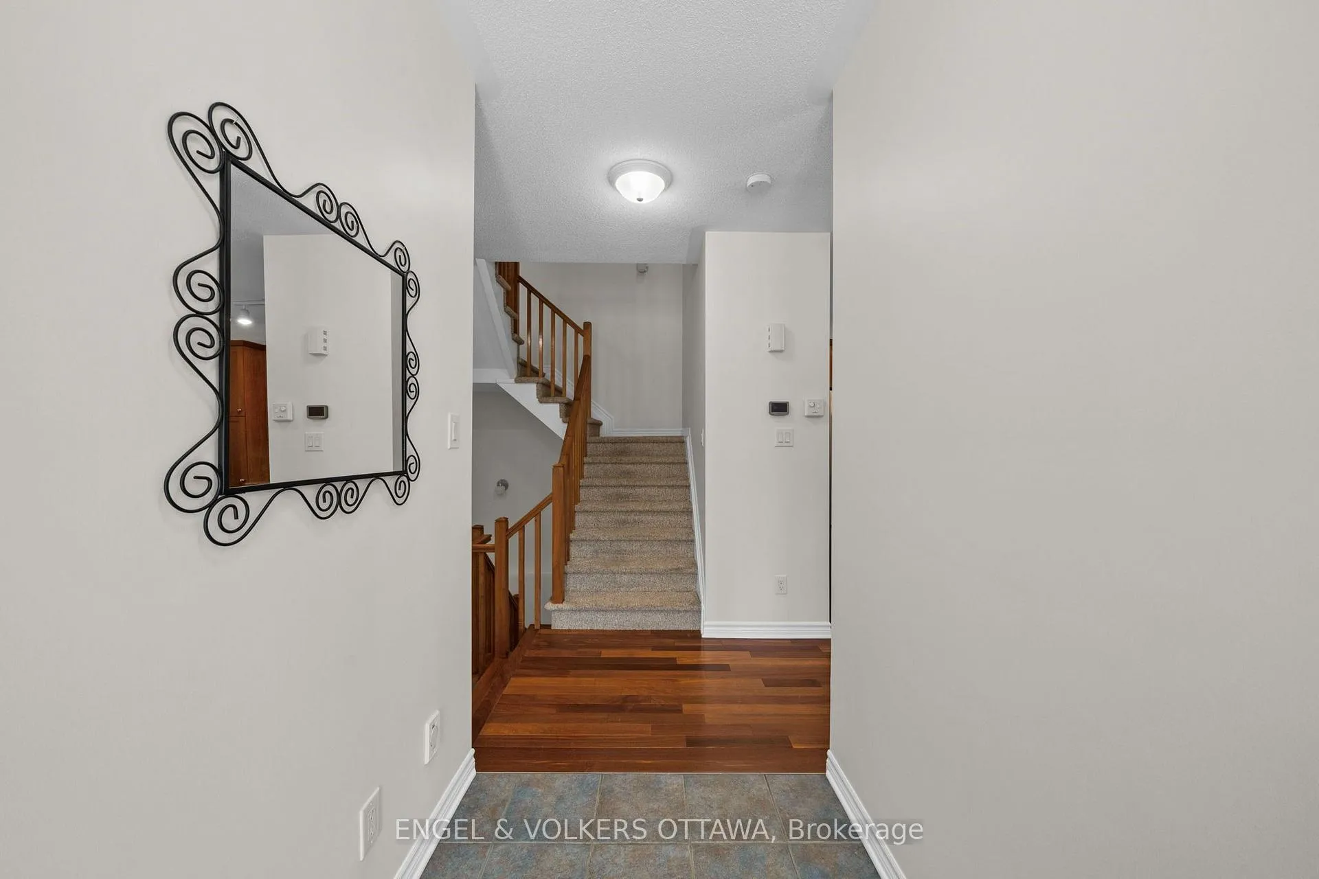 Photo 4 of 268 Horseshoe Crescent, Ottawa, Stittsville (North) — HOMEH