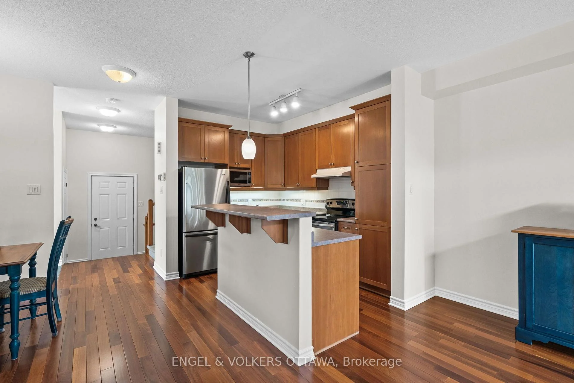 Photo 9 of 268 Horseshoe Crescent, Ottawa, Stittsville (North) — HOMEH