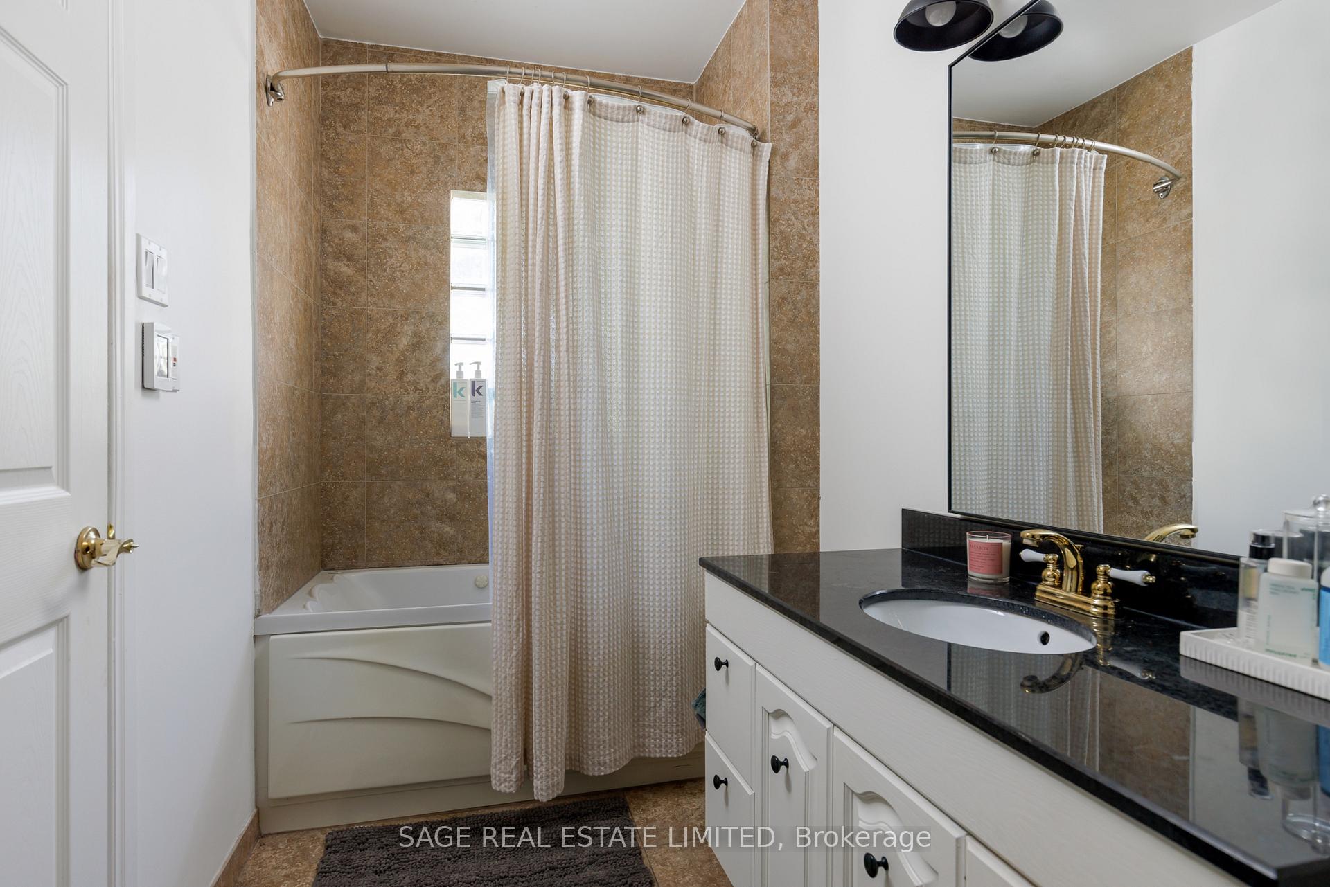 Photo 46 of Unit Main, 32 Roblocke Avenue, Toronto, Dovercourt-Wallace Emerson-Junction — HOMEH