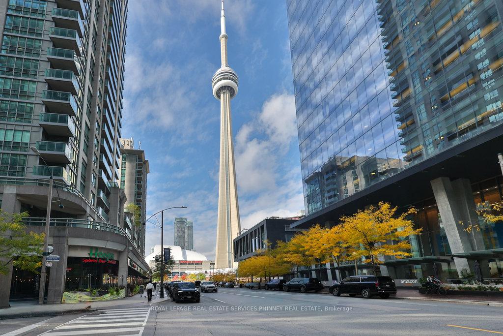 Photo 2 of Unit 708, 30 Grand Trunk Crescent, Toronto, Waterfront Communities — HOMEH