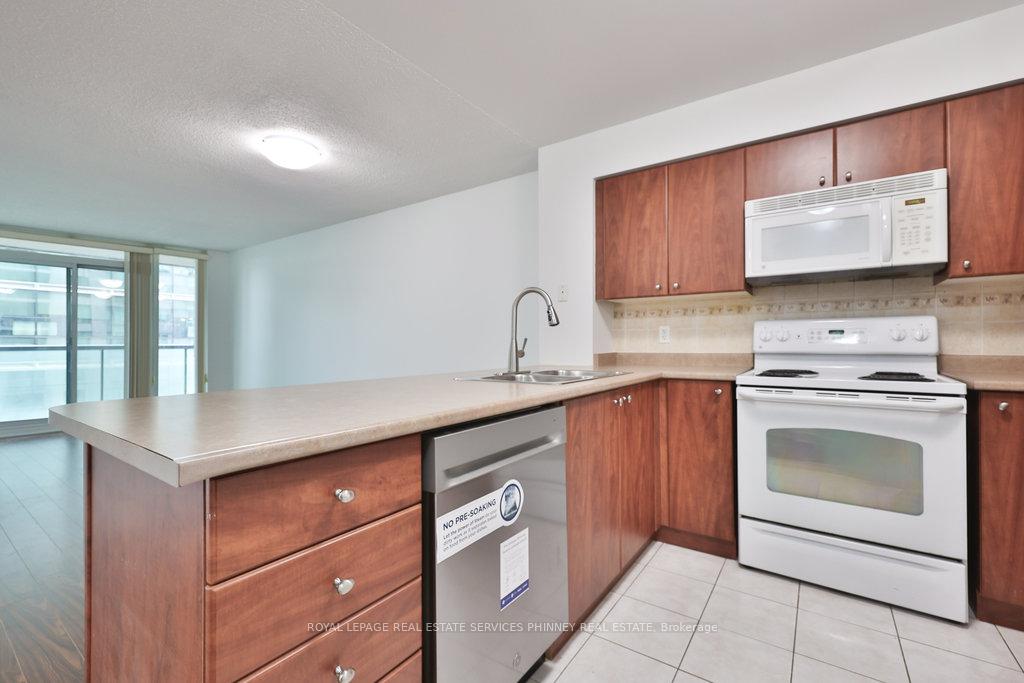 Photo 8 of Unit 708, 30 Grand Trunk Crescent, Toronto, Waterfront Communities — HOMEH