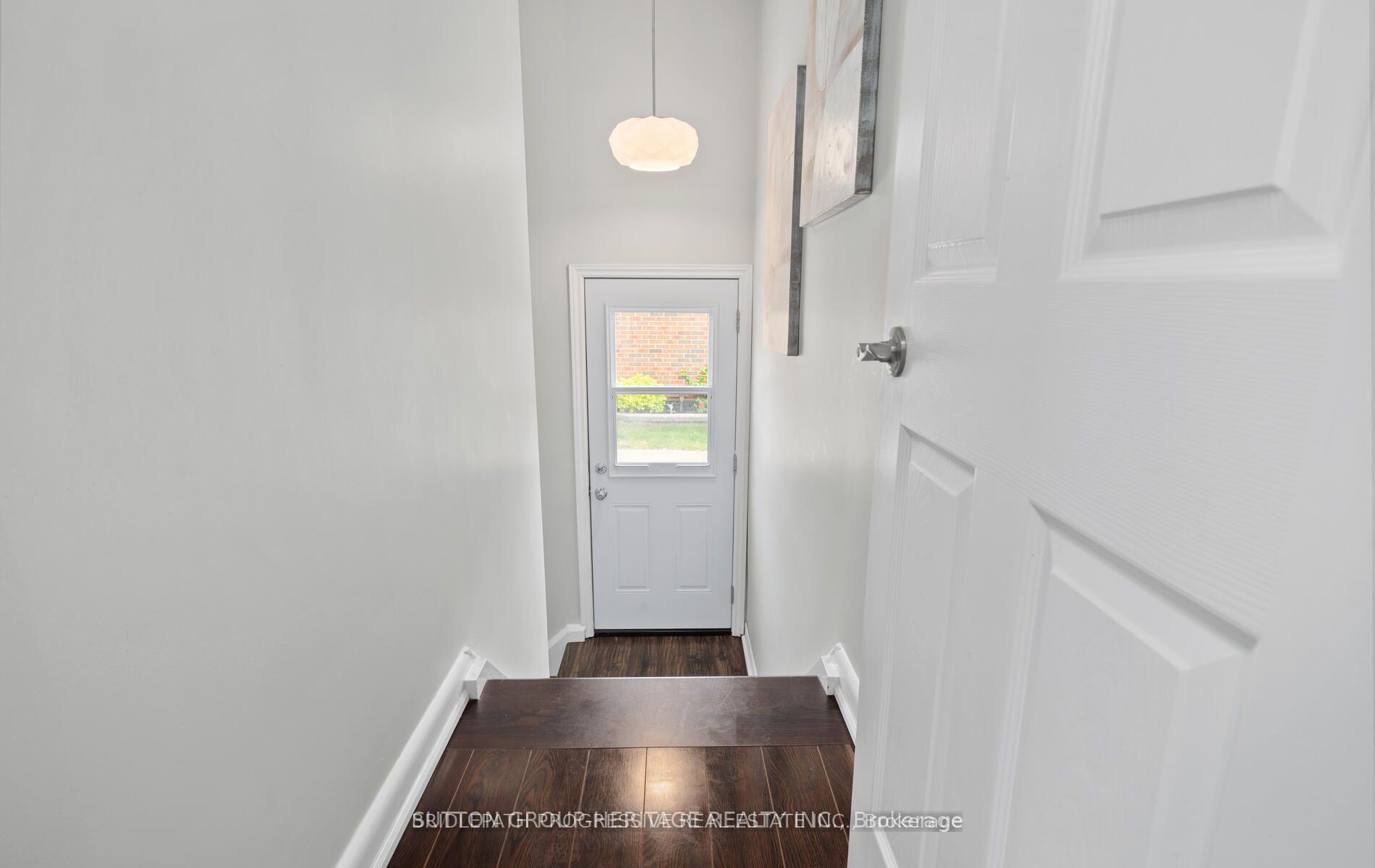 Photo 2 of 621 Wychwood Street, Oshawa, O'Neill — HOMEH