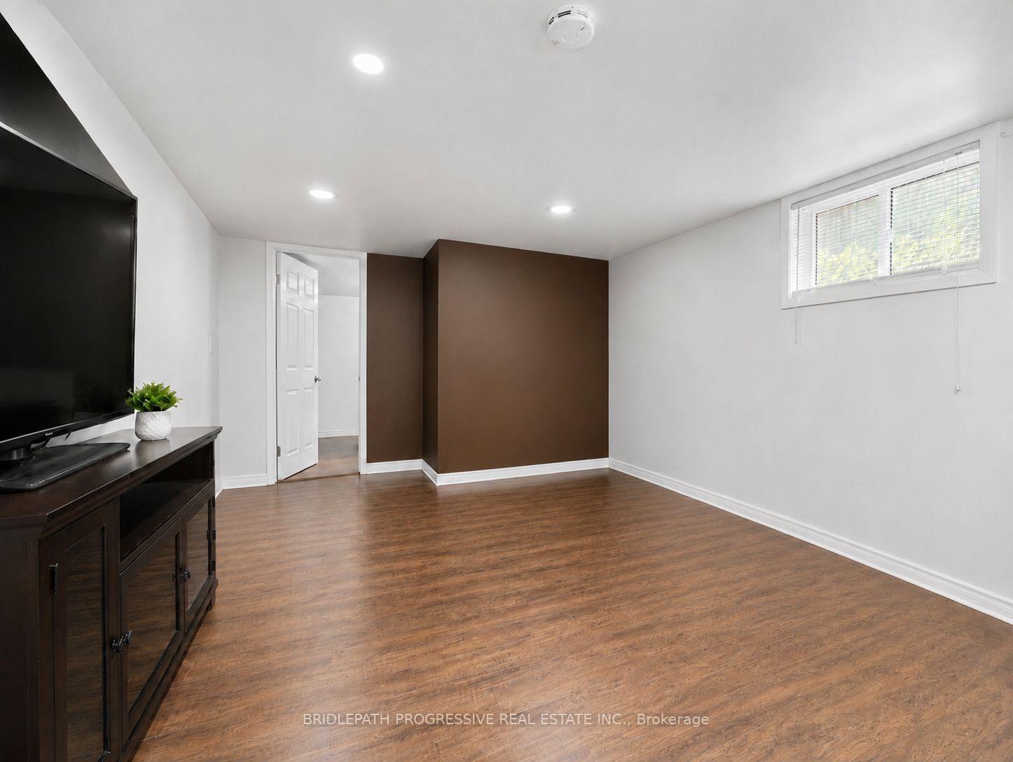 Photo 5 of 621 Wychwood Street, Oshawa, O'Neill — HOMEH