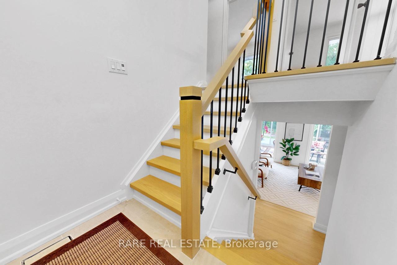 Photo 4 of 192 Three Valleys Drive, North York, Parkwoods-Donalda — HOMEH