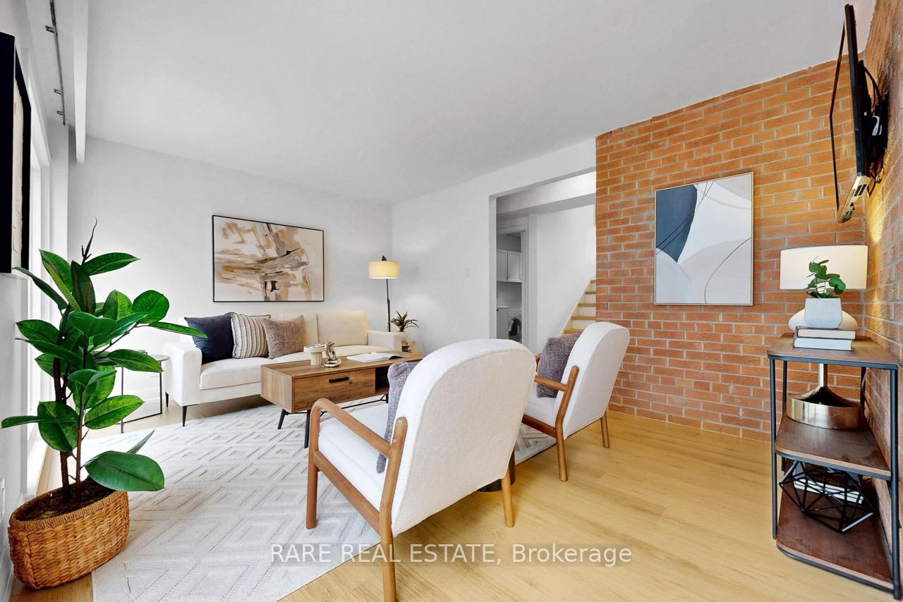 Photo 6 of 192 Three Valleys Drive, North York, Parkwoods-Donalda — HOMEH