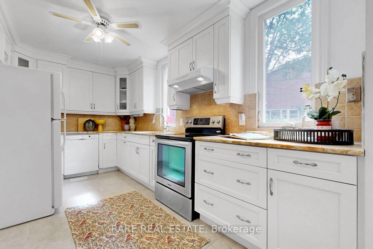 Photo 13 of 192 Three Valleys Drive, North York, Parkwoods-Donalda — HOMEH